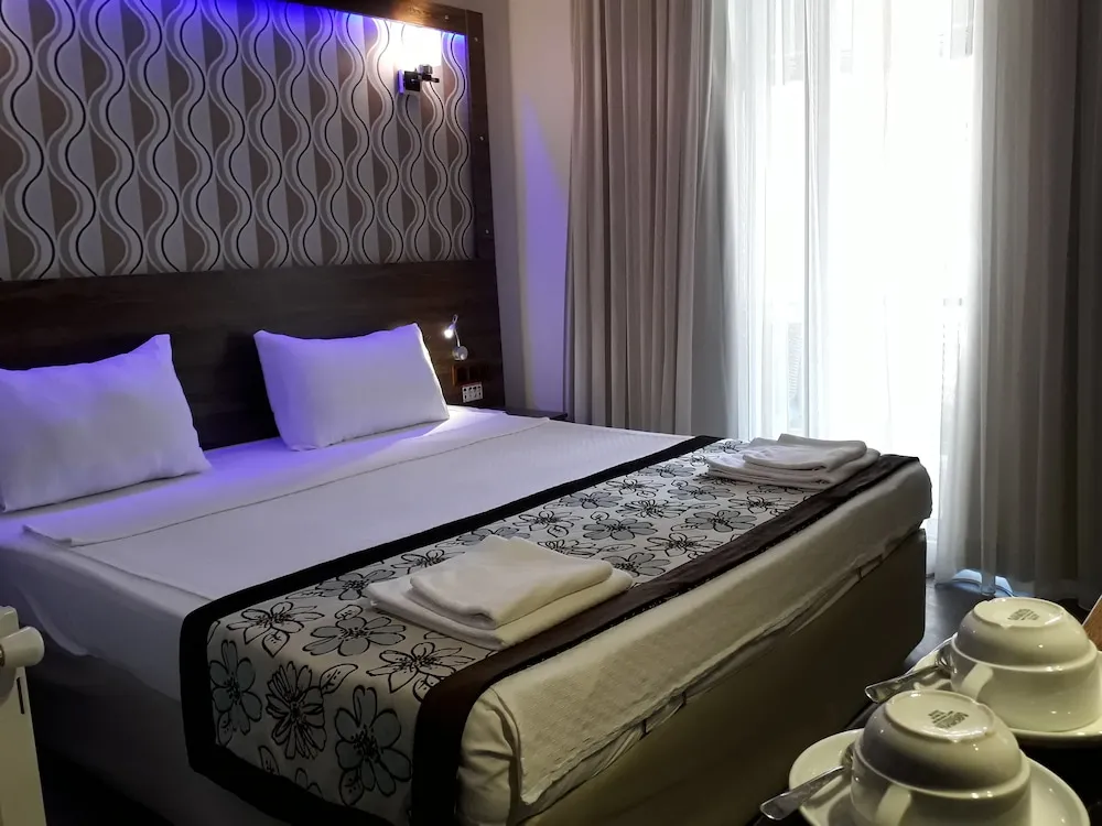 Deluxe Tek Büyük Yataklı Oda