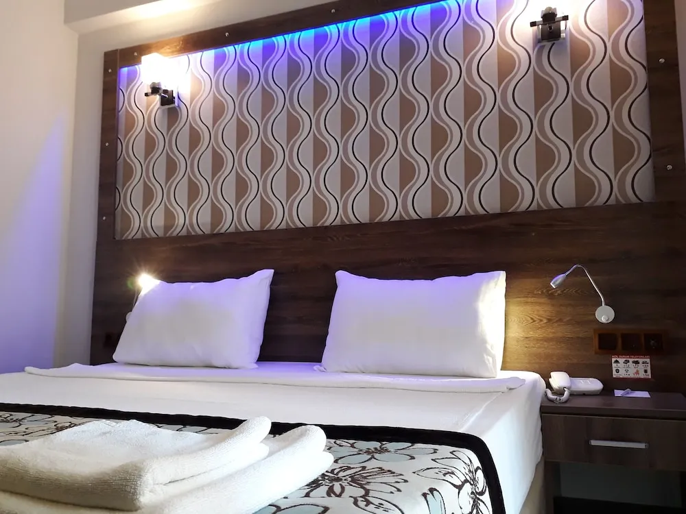 Deluxe Tek Büyük Yataklı Oda