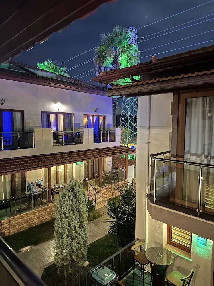 Standard Tek Büyük veya İki Ayrı Yataklı Oda