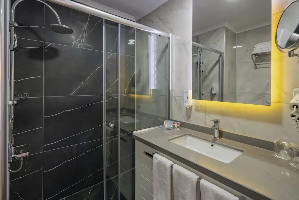 Tek Büyük Yataklı Oda, Balkon