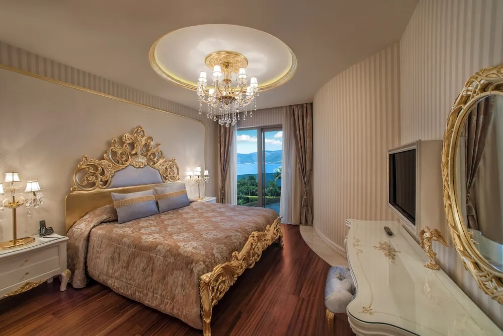 Grand Villa, 5 Yatak Odası, Kişiye Özel Havuzlu, Deniz Manzaralı