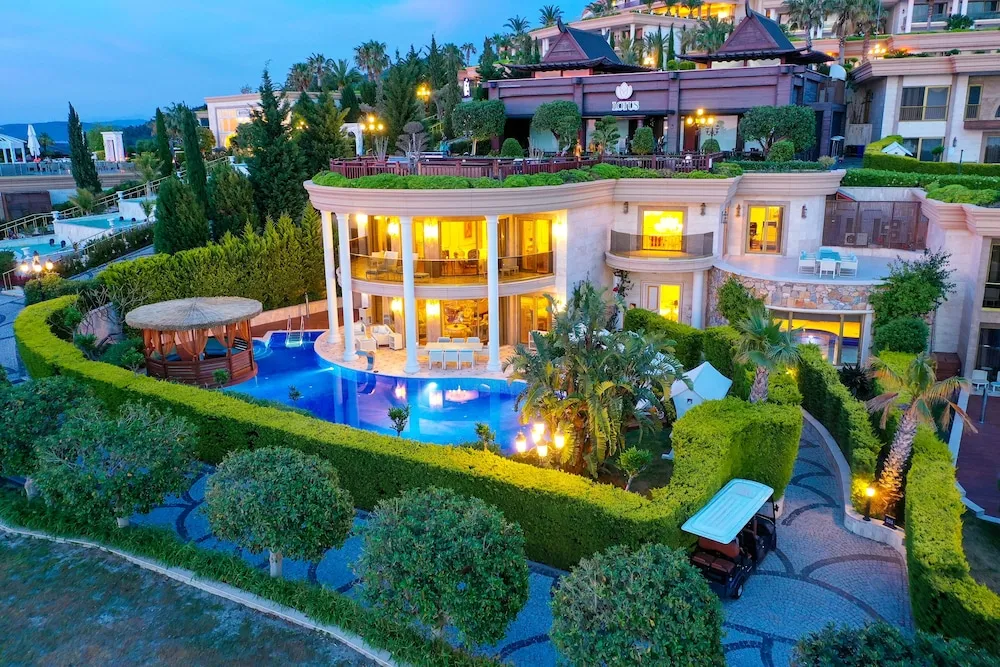Grand Villa, 5 Yatak Odası, Kişiye Özel Havuzlu, Deniz Manzaralı