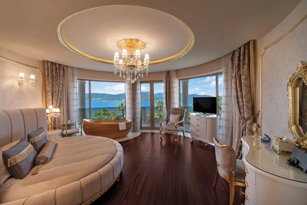 Grand Villa, 5 Yatak Odası, Kişiye Özel Havuzlu, Deniz Manzaralı