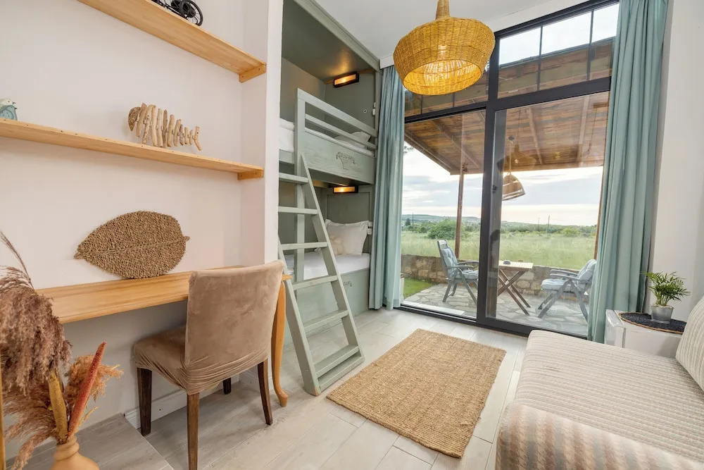 Deluxe Ortak Ranzalı Oda