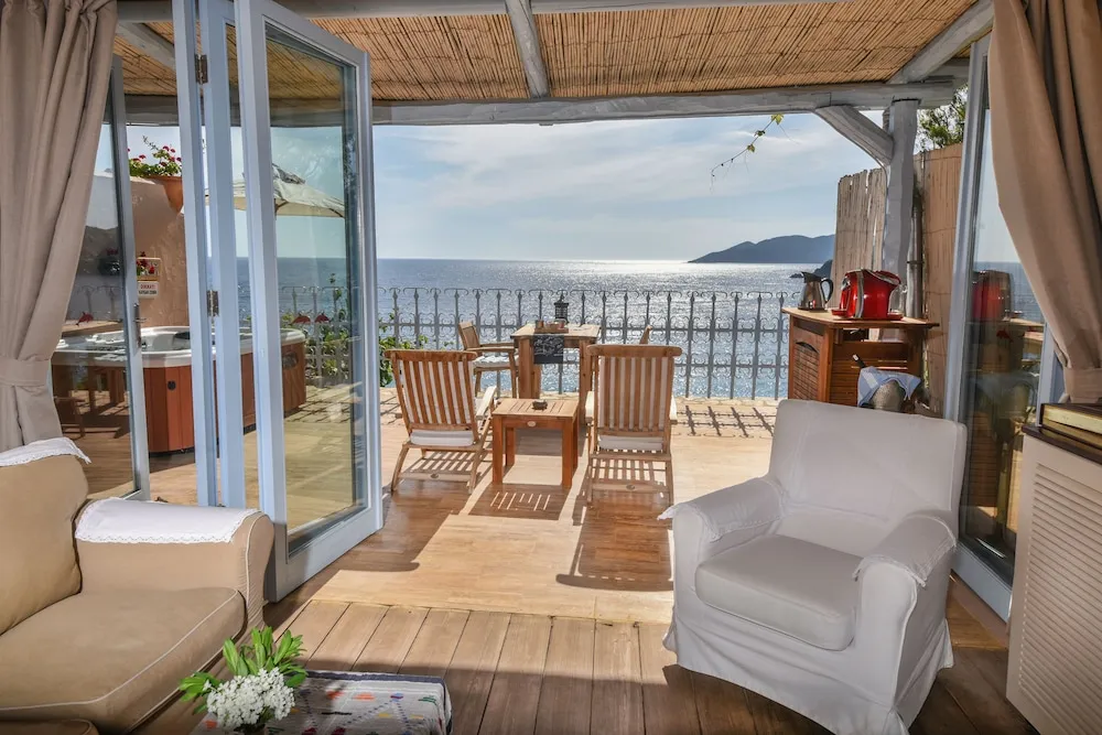 Deluxe Room with Private Terrace and Jacuzzi