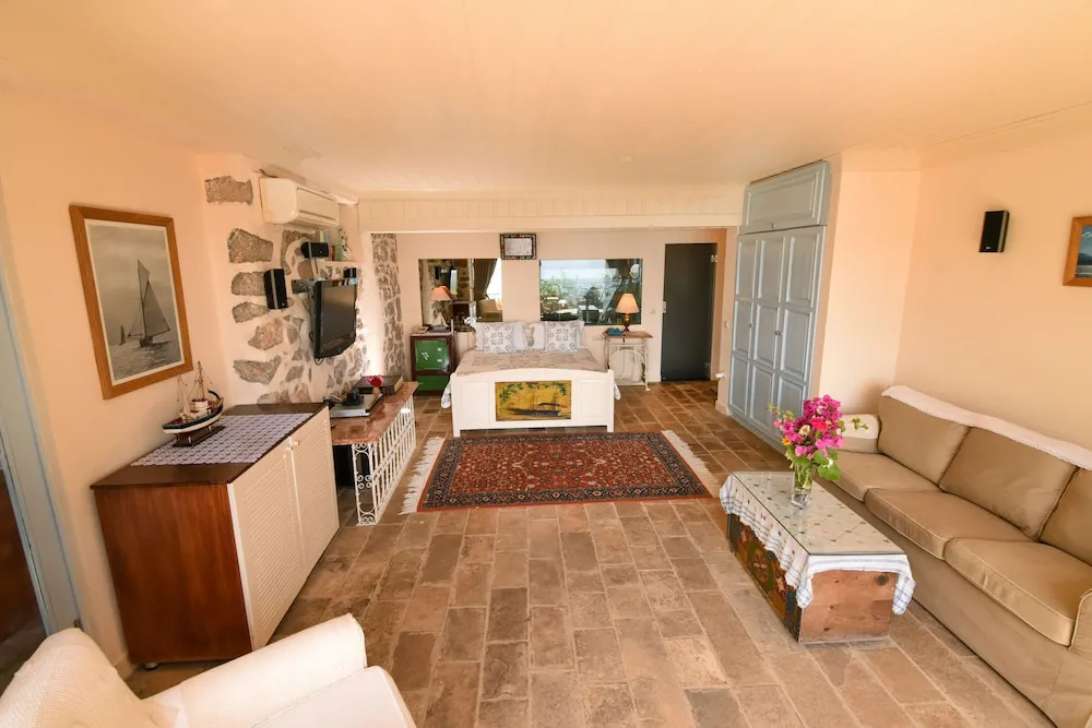 Suite with Private Garden and Private Pool