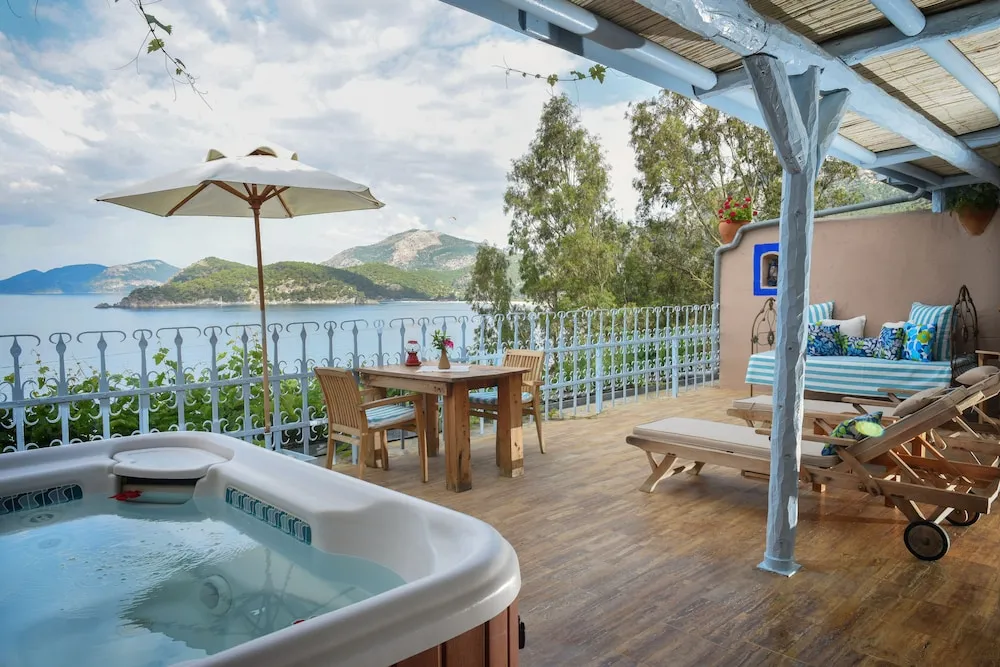 Suite with Jacuzi and Private Terrace