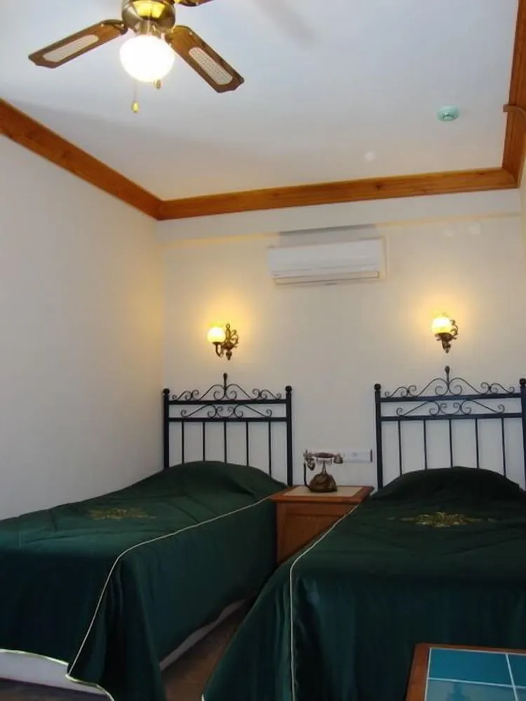 Tek Büyük veya İki Ayrı Yataklı Oda, Şehir Manzaralı