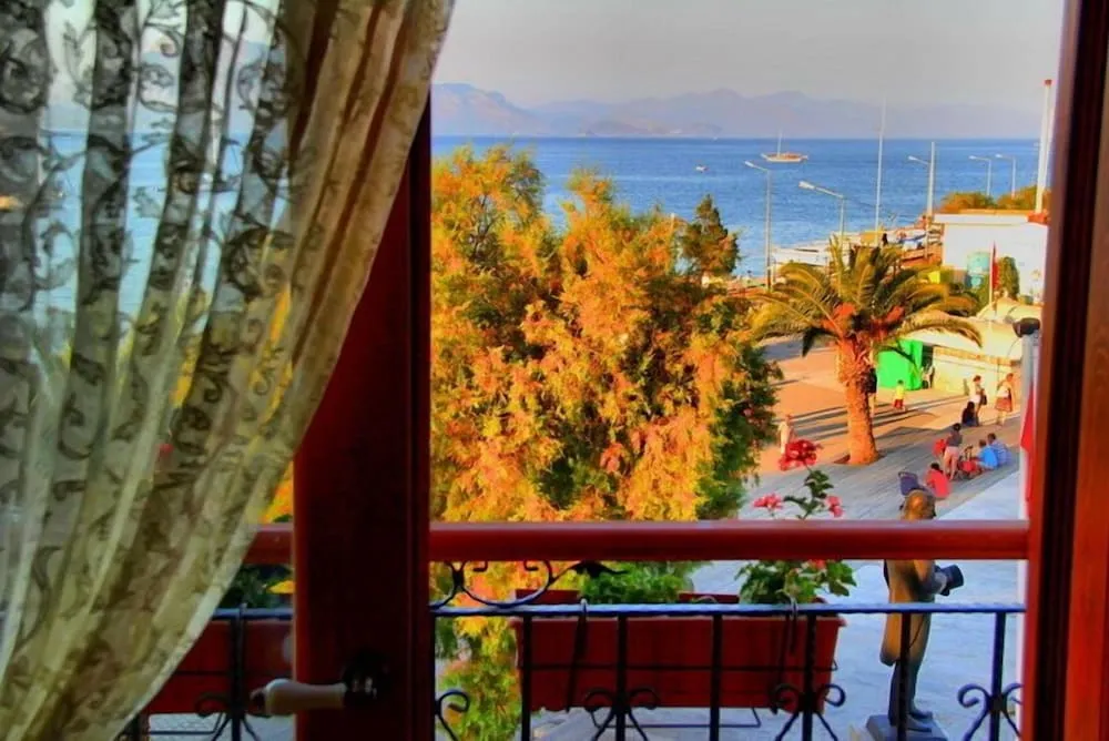 Tek Büyük veya İki Ayrı Yataklı Oda, Deniz Manzaralı