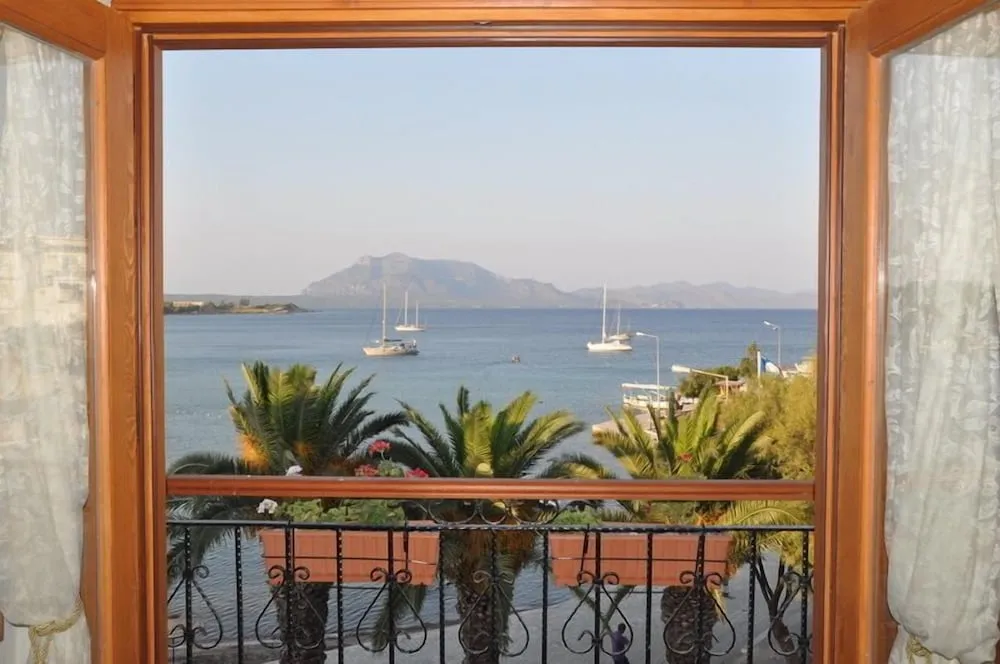 Tek Büyük veya İki Ayrı Yataklı Oda, Deniz Manzaralı