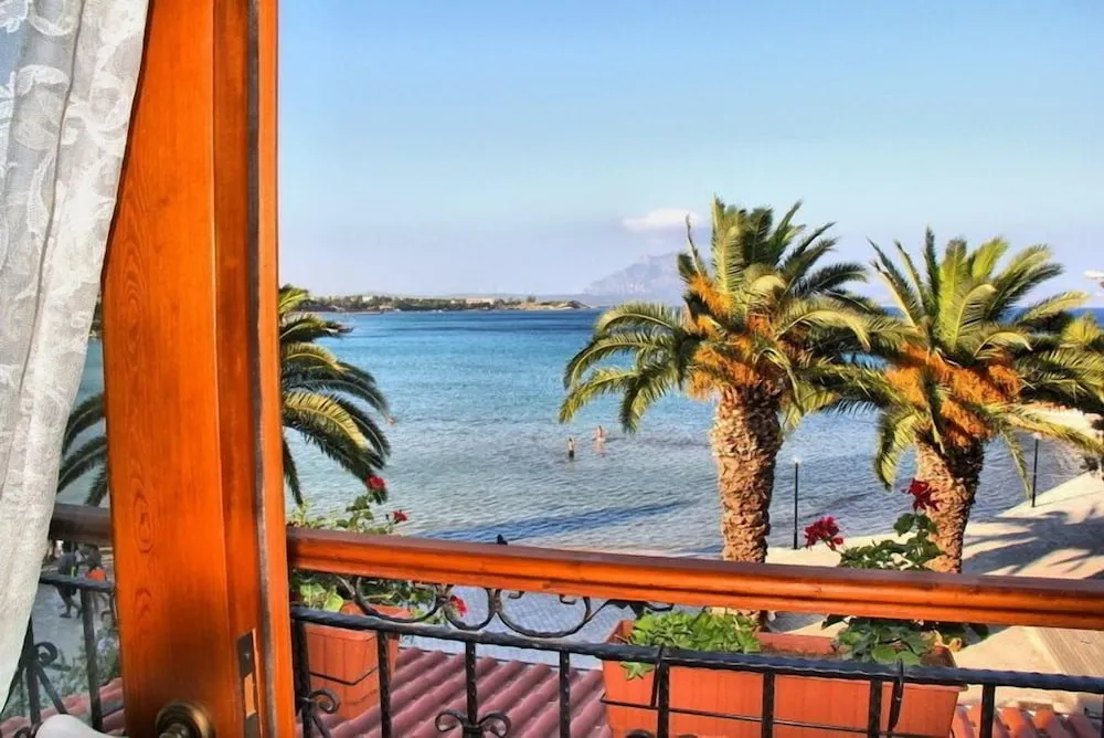 Tek Büyük veya İki Ayrı Yataklı Oda, Deniz Manzaralı