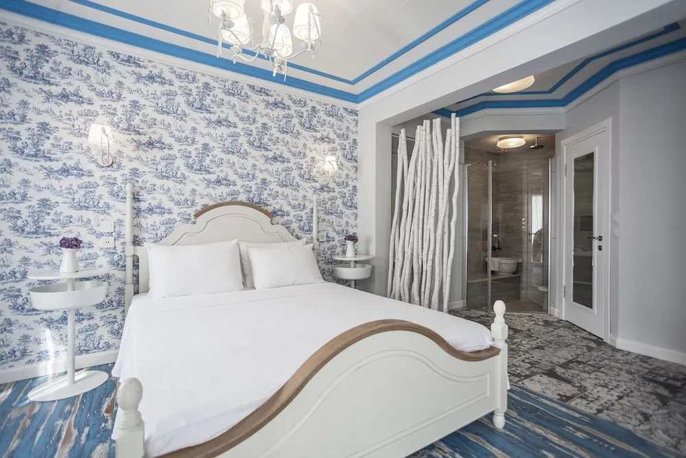 Deluxe Tek Büyük Yataklı Oda, Özel Banyo, Bahçe Manzaralı