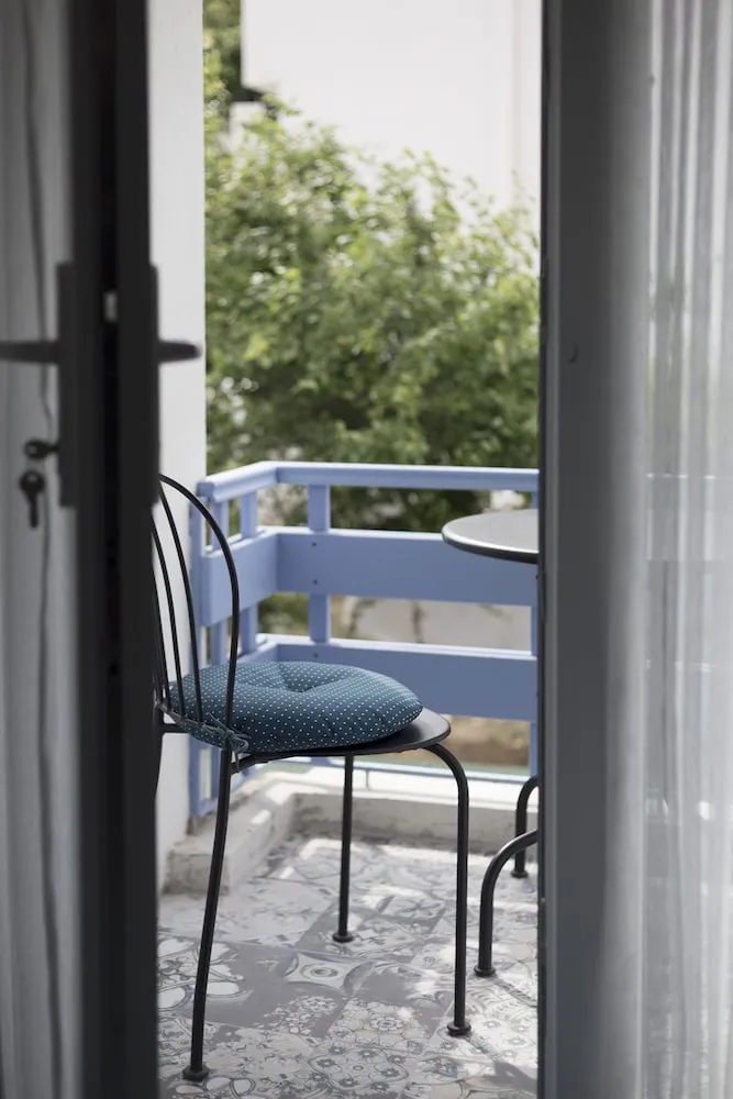 Deluxe Tek Büyük Yataklı Oda, Özel Banyo, Bahçe Manzaralı