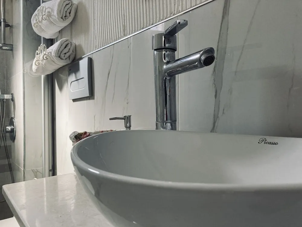 Comfort Tek Büyük Yataklı Oda, Kısmi Deniz Manzaralı
