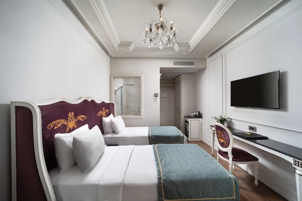 Classic Twin Room City View