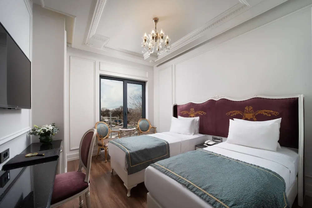 Classic Twin Room City View