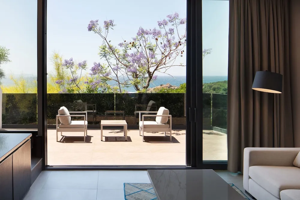 Grand Süit, 1 En Büyük (King) Boy Yatak, Sigara İçilmez, Deniz Manzaralı (Balcony)