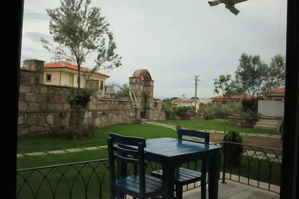 Deluxe Tek Büyük Yataklı Oda, Bahçe Manzaralı