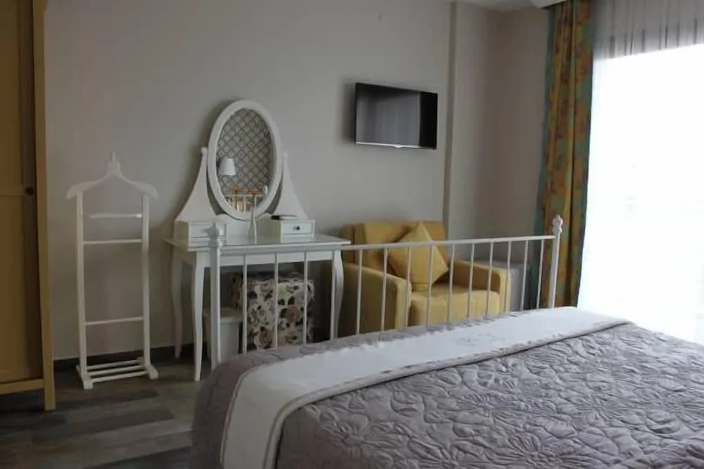 Deluxe Tek Büyük Yataklı Oda, Bahçe Manzaralı