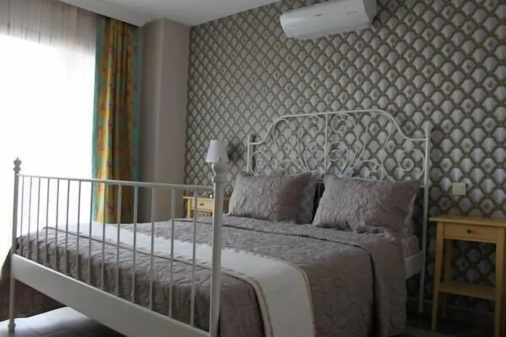 Deluxe Tek Büyük Yataklı Oda, Bahçe Manzaralı