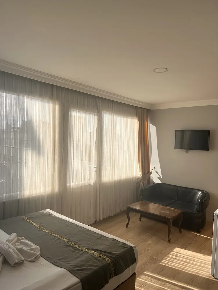 Standard Tek Büyük veya İki Ayrı Yataklı Oda