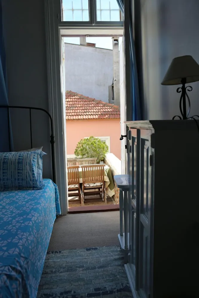Design Tek Büyük Yataklı Oda, 1 Çift Kişilik Yatak, Teras (Blue)