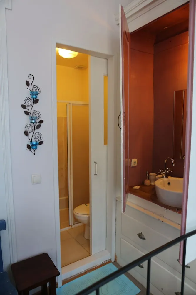 Design Tek Büyük Yataklı Oda, 1 Çift Kişilik Yatak, Teras (Blue)