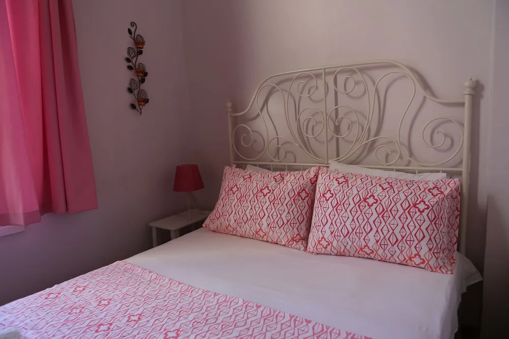 Tek Büyük Yataklı Oda, 1 Çift Kişilik Yatak (Pink)