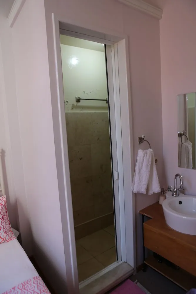 Tek Büyük Yataklı Oda, 1 Çift Kişilik Yatak (Pink)