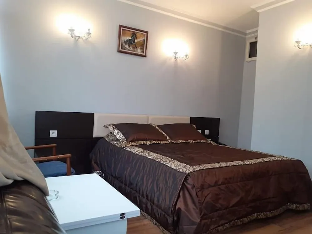 Tek Büyük veya İki Ayrı Yataklı Oda, 1 Çift Kişilik veya 2 Tek Kişilik Yatak