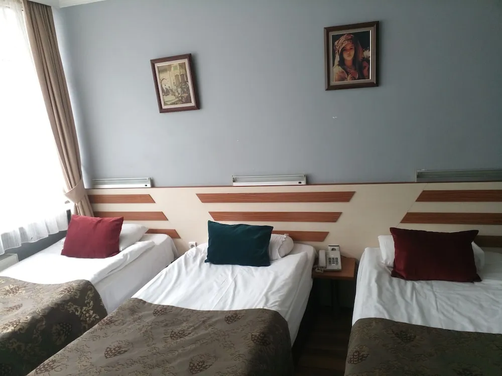 Üç Kişilik Oda
