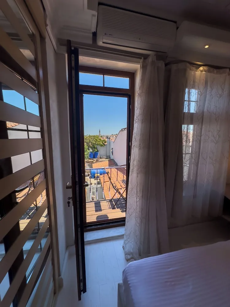 Deluxe Tek Büyük Yataklı Oda, Balkon, Deniz Manzaralı