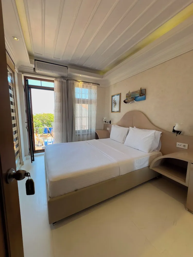 Deluxe Tek Büyük Yataklı Oda, Balkon, Deniz Manzaralı