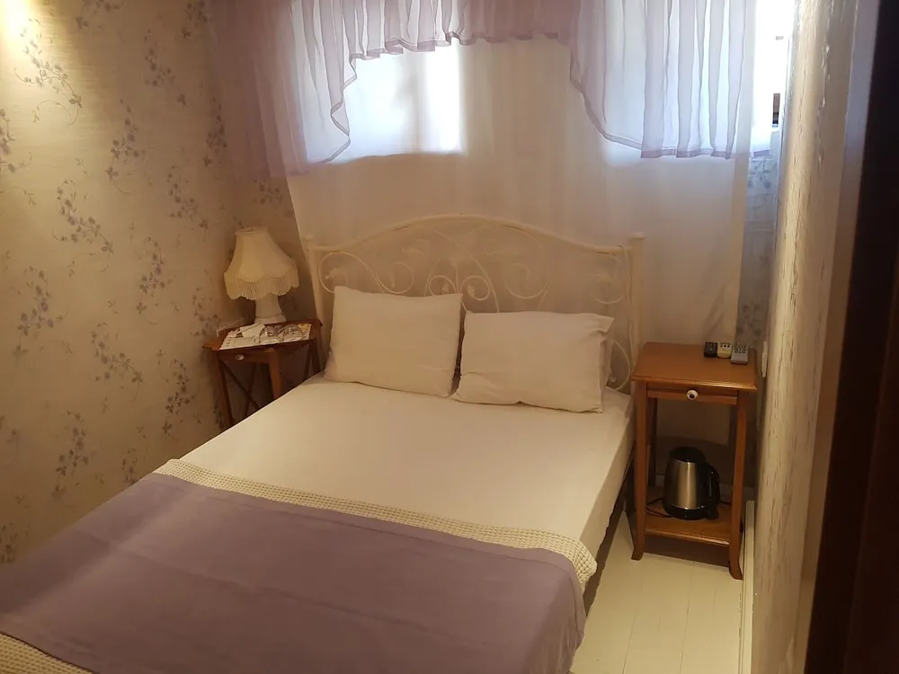 Basic Double Room (Bodrum Kat)