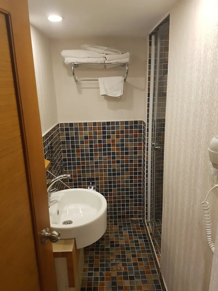Basic Double Room (Bodrum Kat)