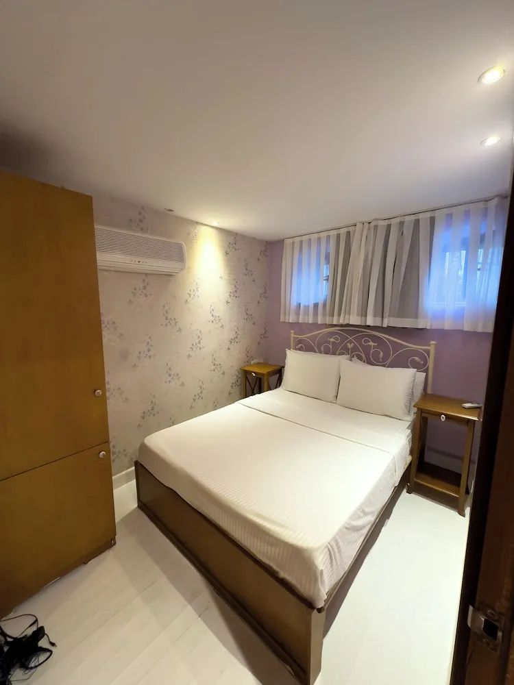 Basic Double Room (Bodrum Kat)