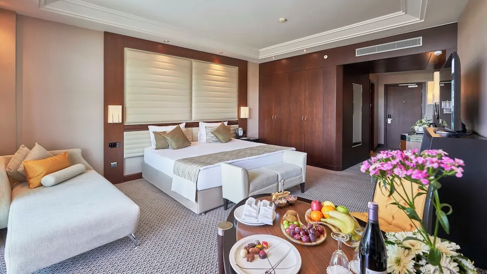 Superior Oda, Kısmi Deniz Manzaralı (2 adults and 2 children)