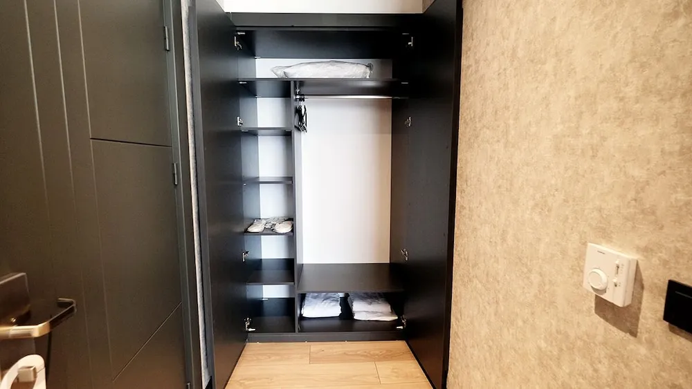 Junior Süit, Balkon