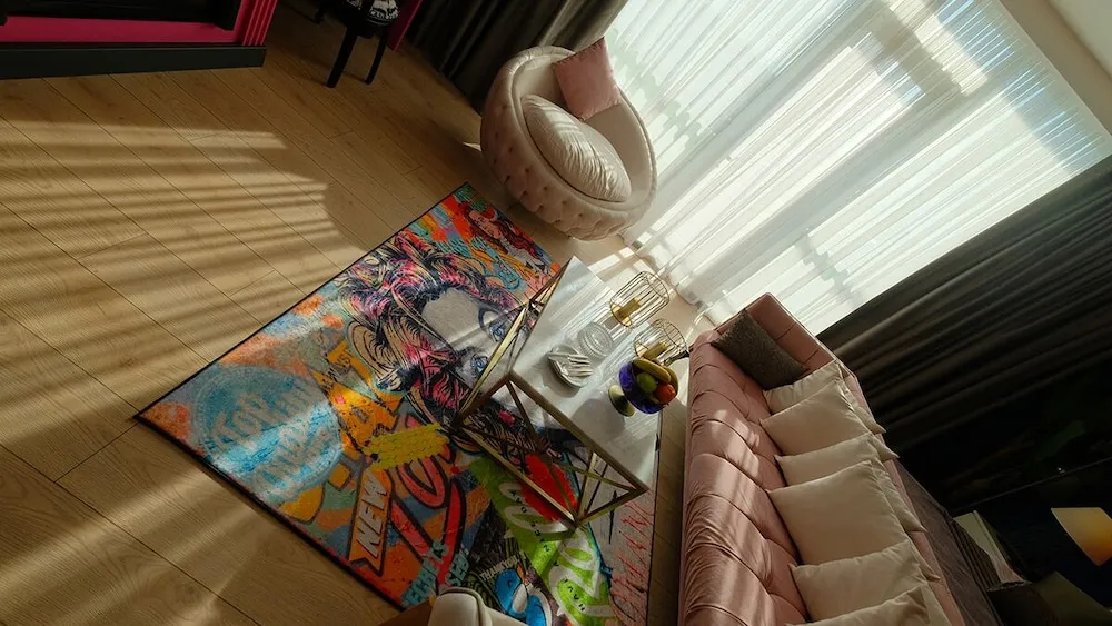 Junior Süit, Balkon