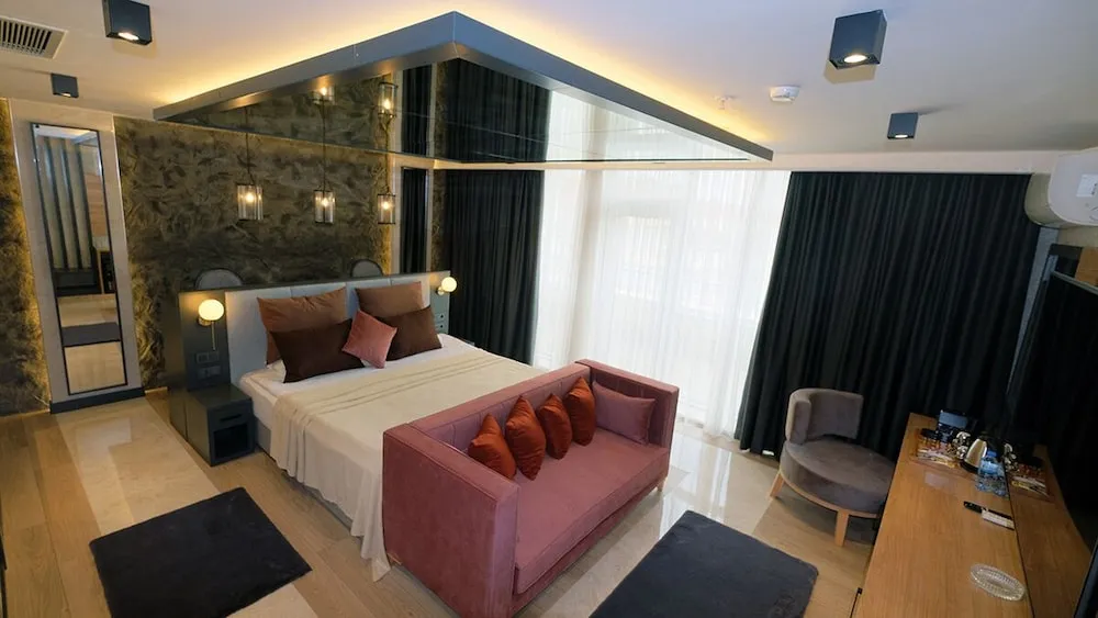 Junior Süit, Balkon