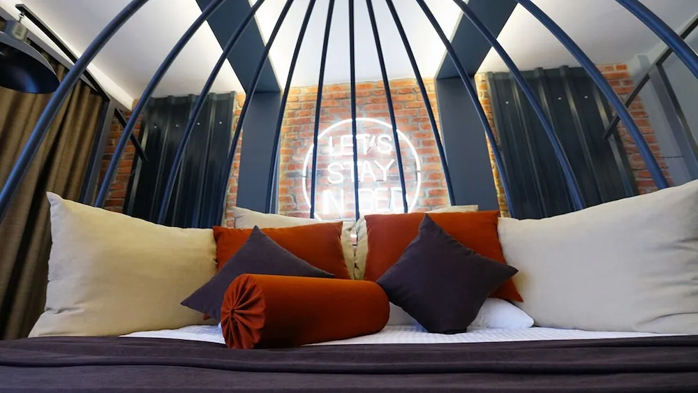 Junior Süit, Balkon