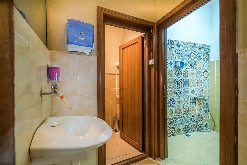 Standard Tek Büyük veya İki Ayrı Yataklı Oda, Ortak Banyo