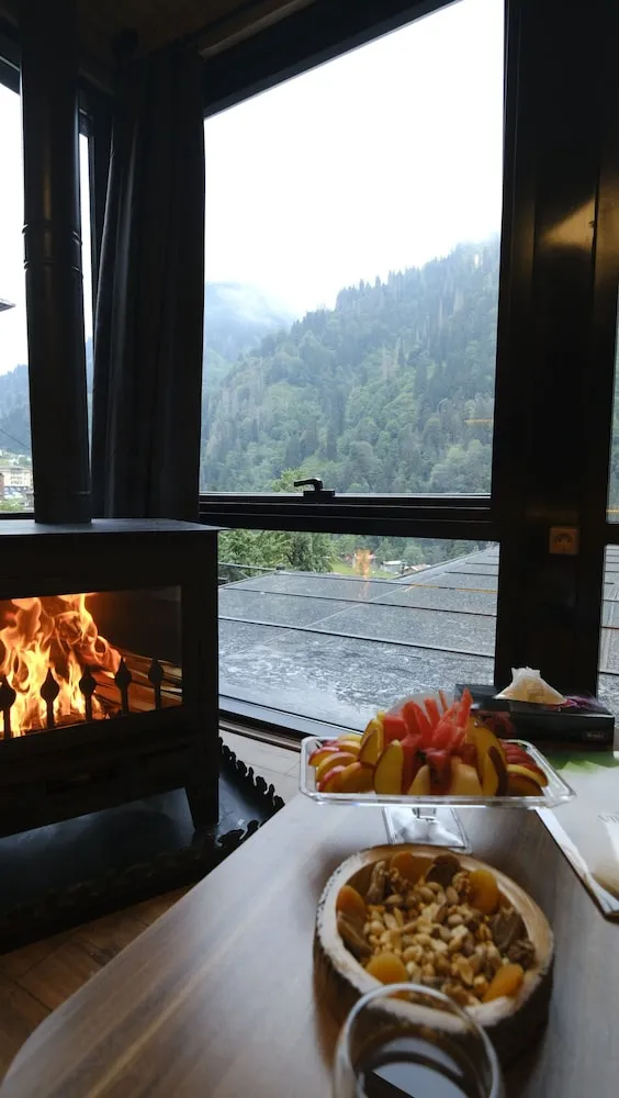 Corner Suite with Jacuzzi and Fireplace