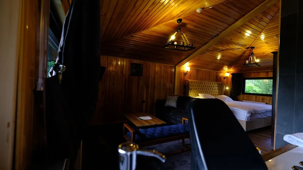 Deluxe Tek Büyük Yataklı Oda,Jakuzili,Şelale Manzaralı