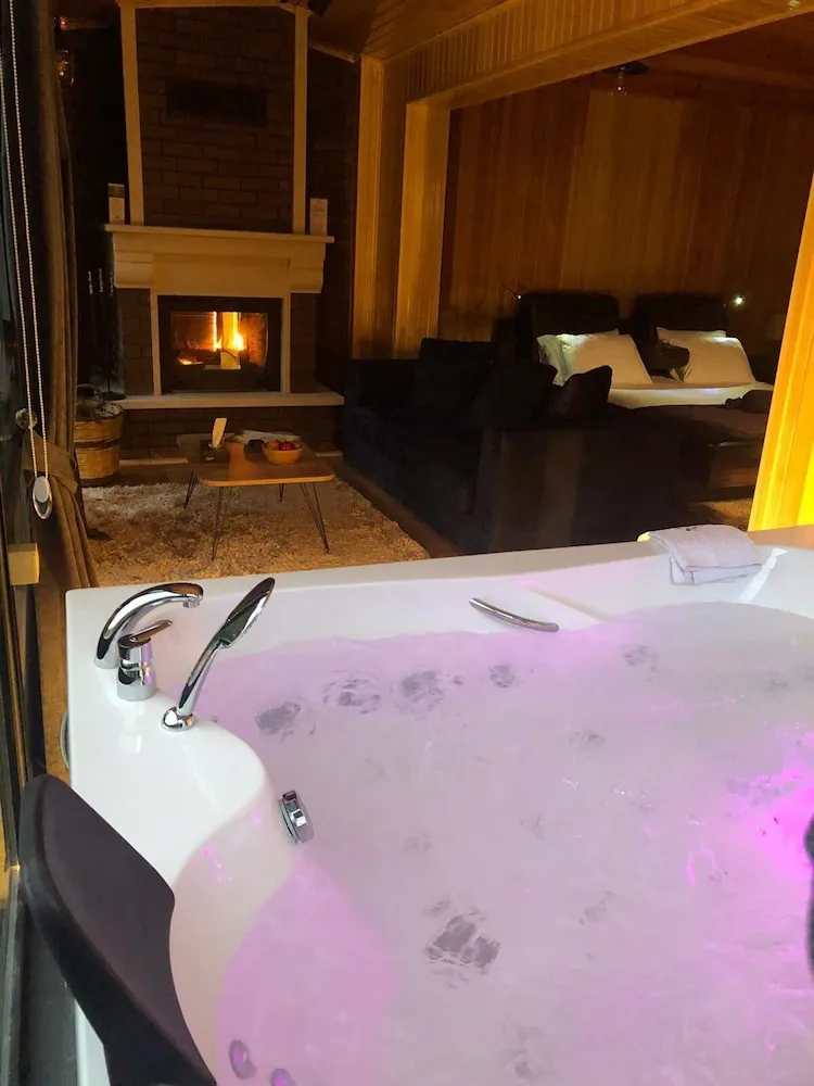 Royal Suite, Fireplace, Waterfall View, Jakuzi