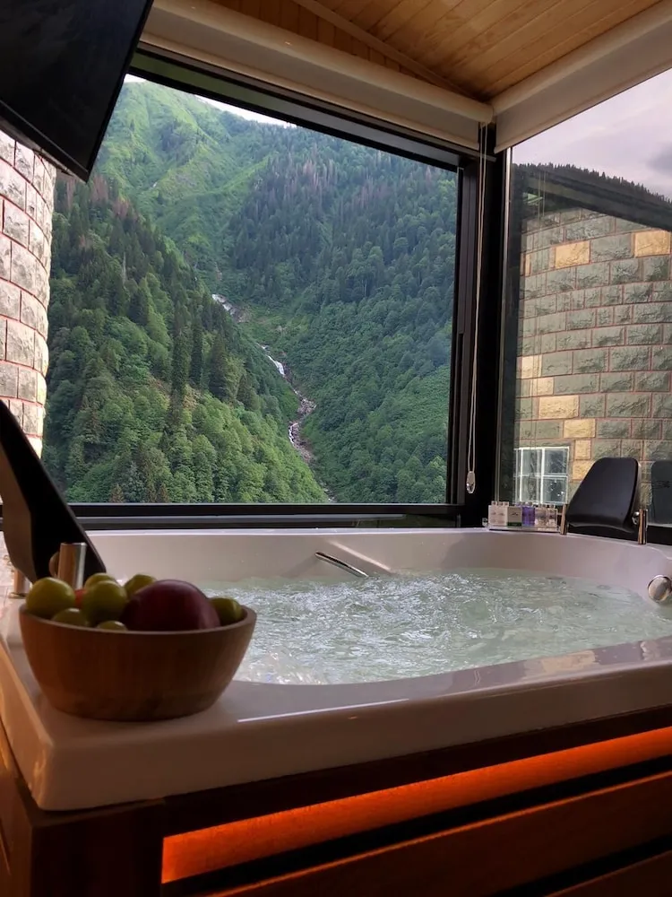 Royal Suite, Fireplace, Waterfall View, Jakuzi