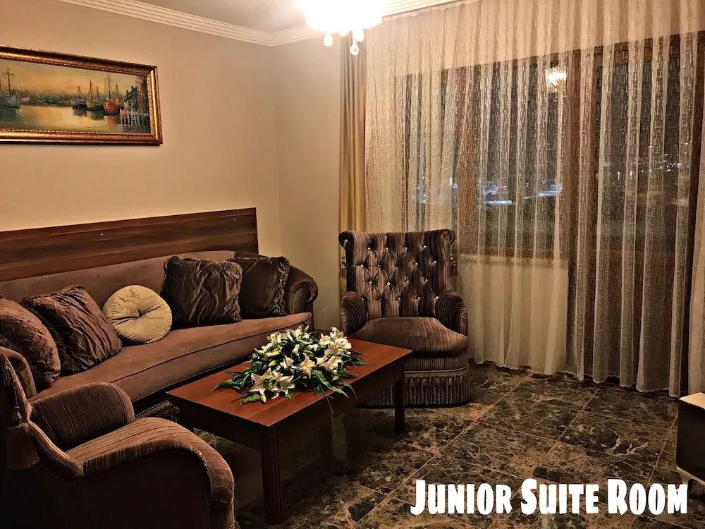Junior Süit, Göl Manzaralı