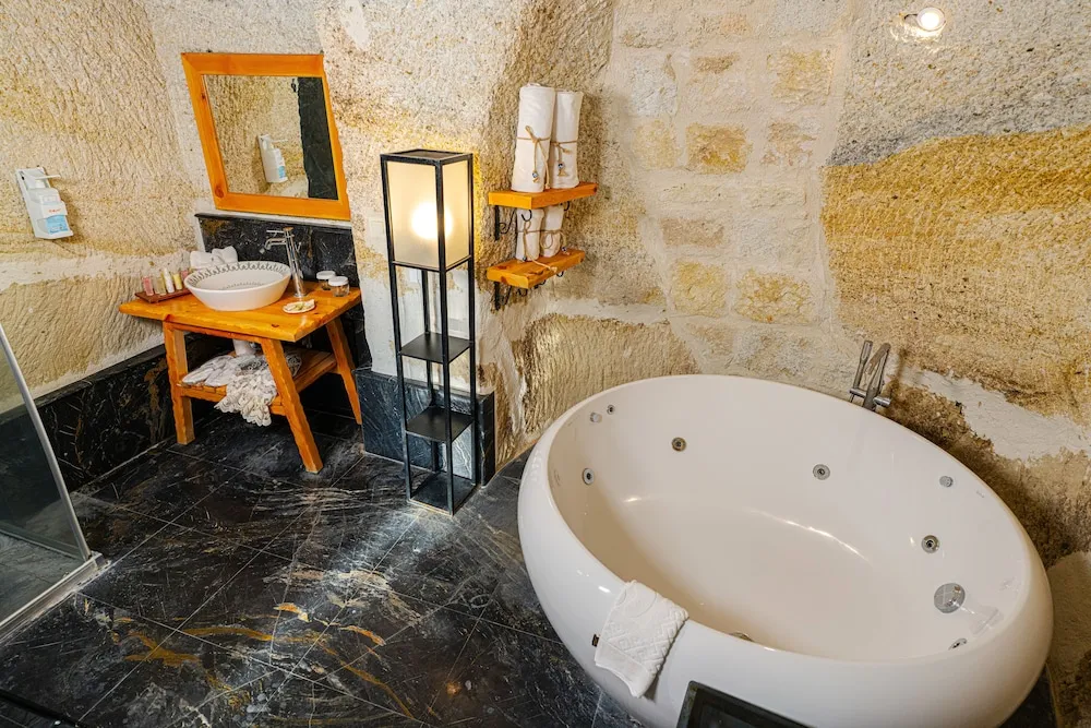 Honeymoon Tek Büyük Yataklı Oda