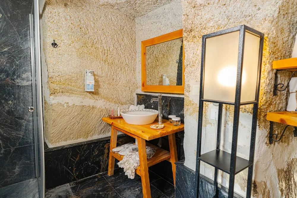 Honeymoon Tek Büyük Yataklı Oda