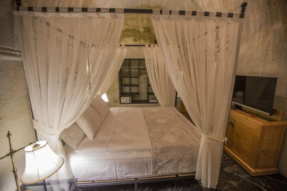 Honeymoon Tek Büyük Yataklı Oda